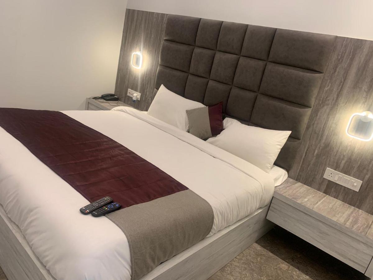 Hotel Lotus Inn Sirsa Extérieur photo