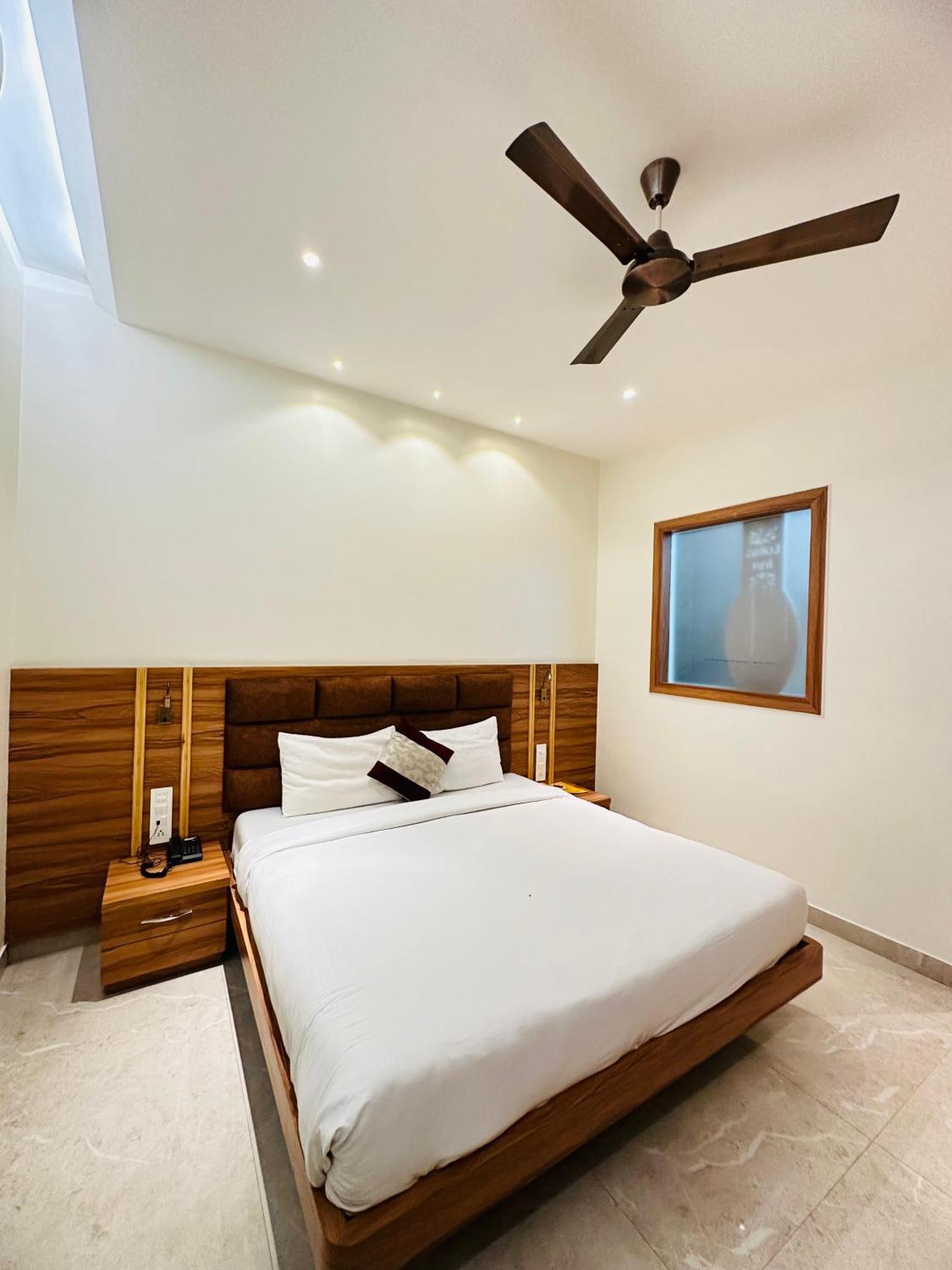 Hotel Lotus Inn Sirsa Extérieur photo
