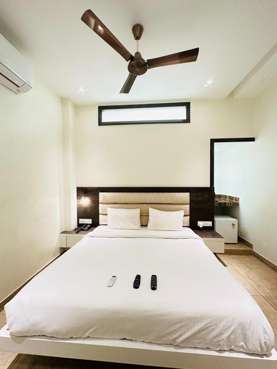 Hotel Lotus Inn Sirsa Extérieur photo