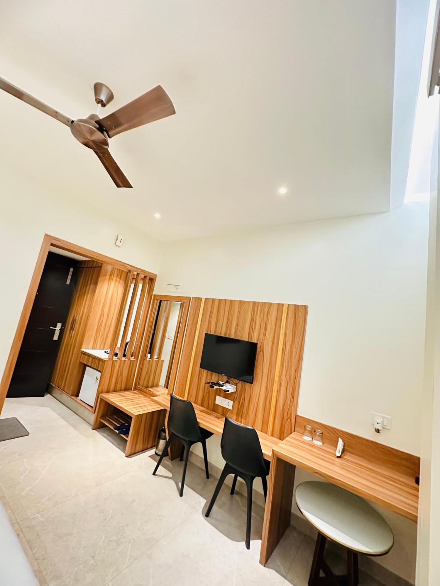 Hotel Lotus Inn Sirsa Extérieur photo